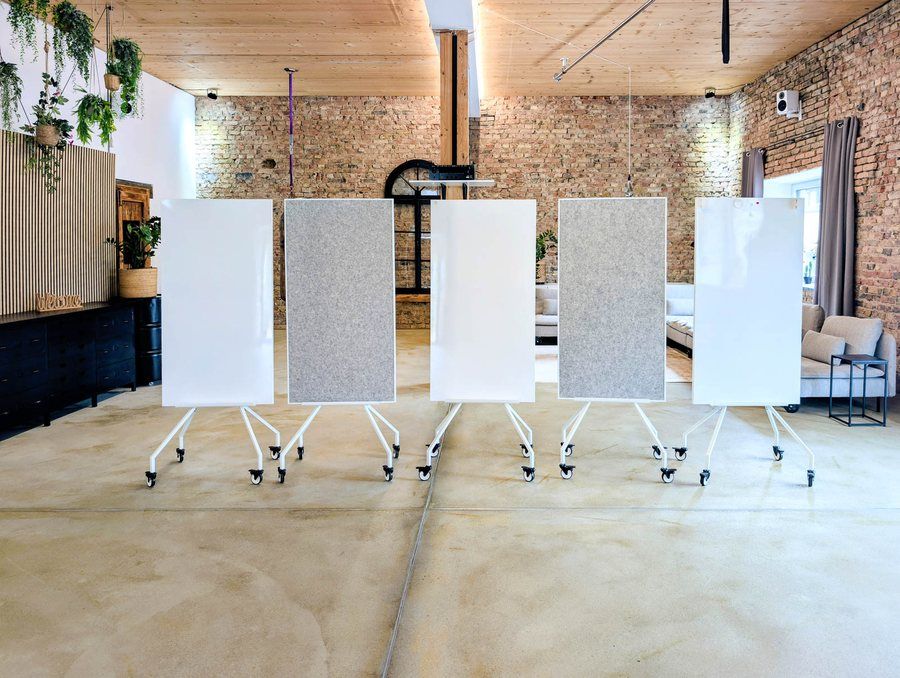 Whiteboard mit Pinnwand-Rückseite im MAS MONTI