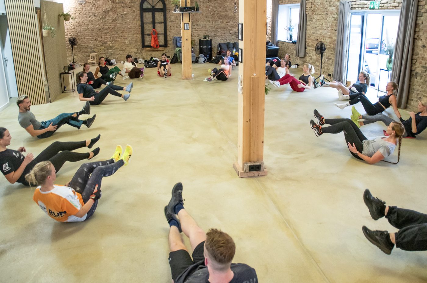 Freier Bewegungsraum für Fitnesskurse im MAS MONTI