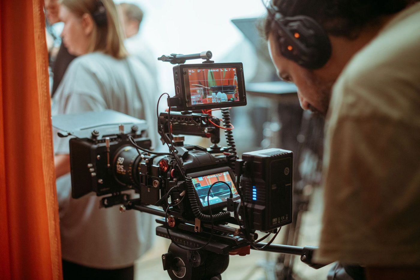 Filmproduktion mit Kamera im Backstein-Loft des MAS MONTI