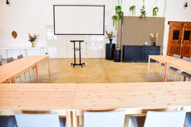 Technische Ausstattung im Workshopraum des MAS MONTI