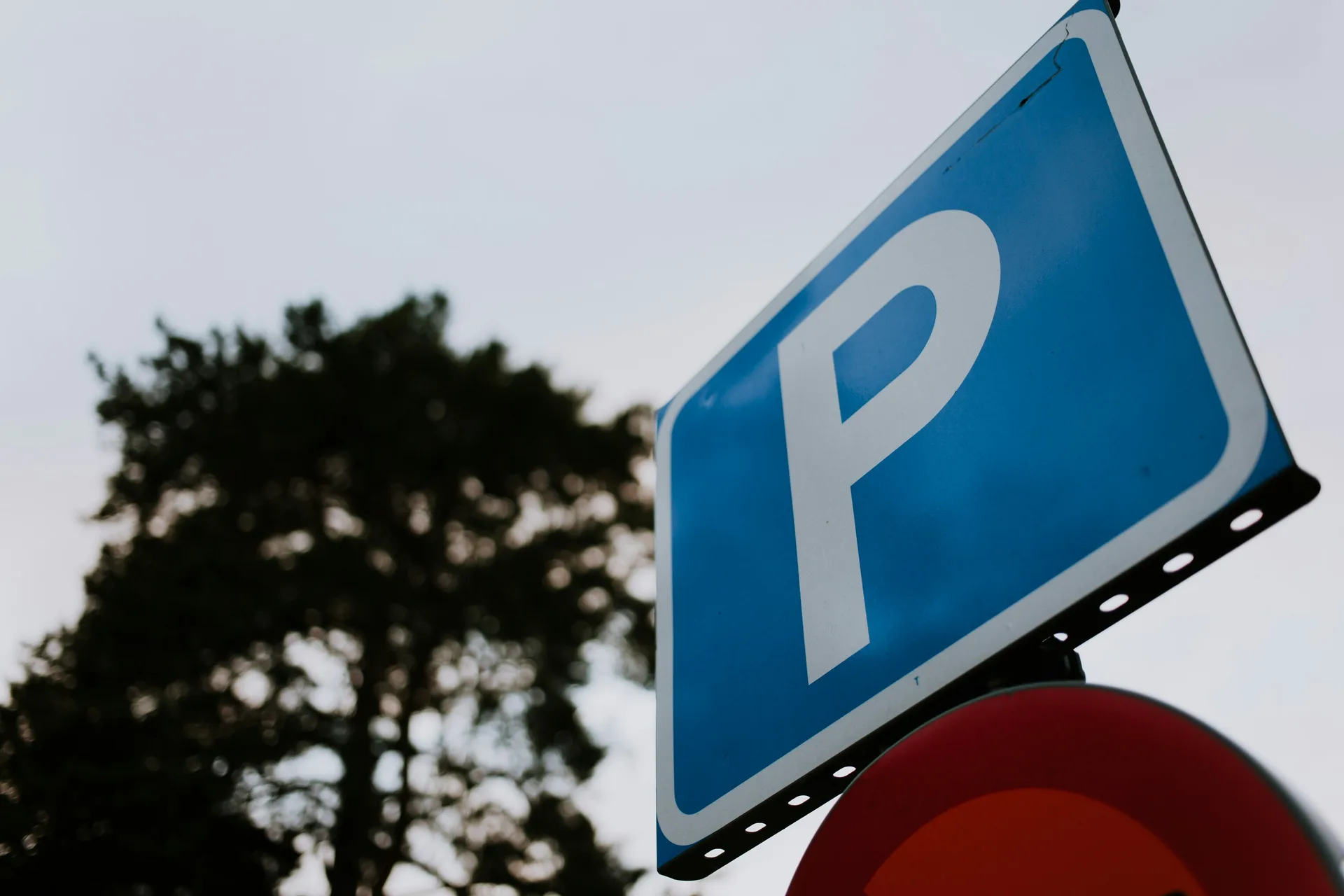 Organisationswand mit Ablagen im MAS MONTI